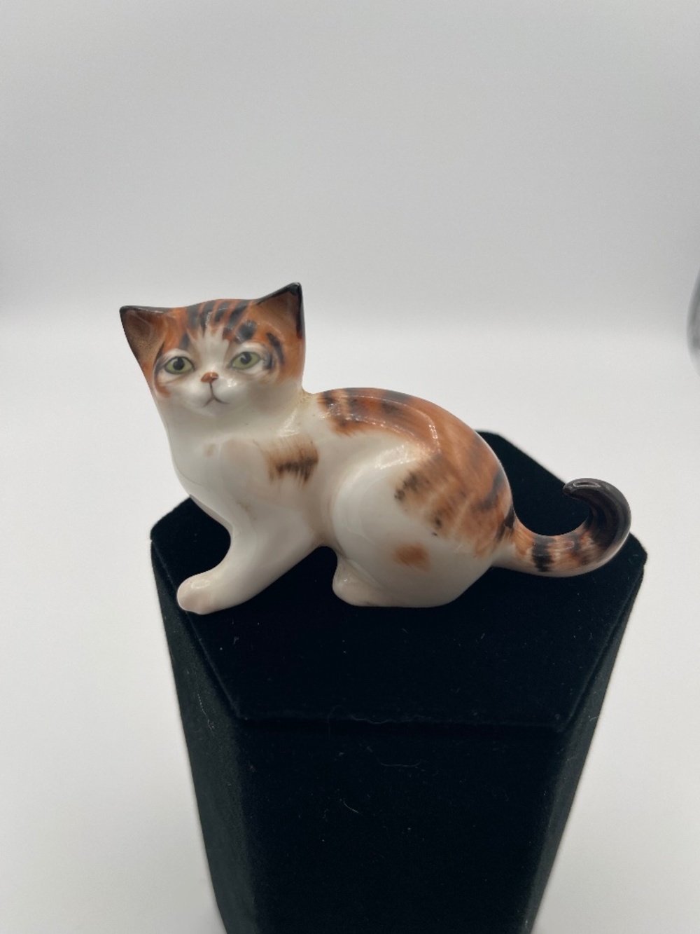Royal Doulton Calico Cat Figurine, Crouching Kitten, Calico Colors, HN2584